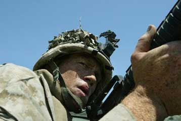 Αγωνία για την τύχη των ομήρων στο Ιράκ – Οι ΗΠΑ στο κυνήγι του σιίτη ηγέτη Αλ Σαντρ