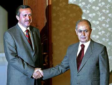 «Αδειασμα» Σεζέρ σε Ερντογάν για την αποδοχή της επιδιαιτησίας Ανάν στο Κυπριακό