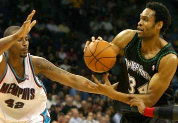 Με νίκη επί των Γκρίζλις, οι Τίμπεργουλβς στην βαθμολογική κορυφή της Δύσης