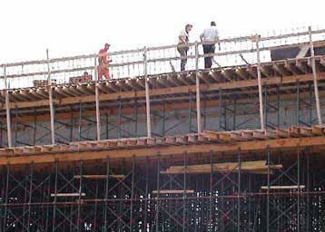 Ανεπαίσθητη μείωση των οικοδομικών αδειών το 2003