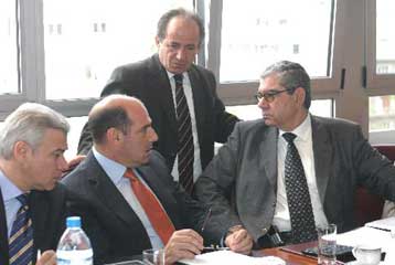 Νέα πρόταση από τις εργοδοτικές οργανώσεις για τις μισθολογικές αυξήσεις του 2004