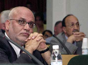 Διπλωματικές πρωτοβουλίες από τους Παλαιστινίους για «όχι» στο σχέδιο Σαρόν