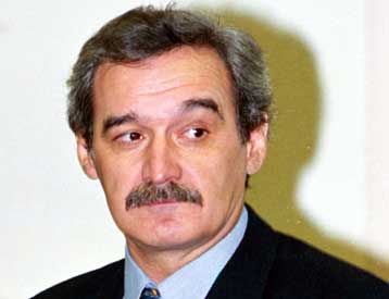 Ο Νίκος Χουντής αντικαθιστά τον Αλέκο Αλαβάνο στο Ευρωπαϊκό Κοινοβούλιο