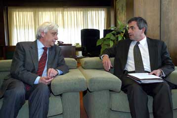 Ικανοποίηση Μίλερ από τη δήλωση Καραμανλή σχετικά με το σχέδιο Ανάν