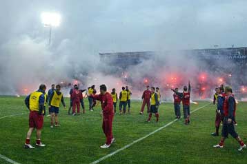 Δέκα χιλιάδες «ερυθρόλευκοι» οπαδοί ζήτησαν νίκη στη Λεωφόρο από Αλέφαντο και παίκτες