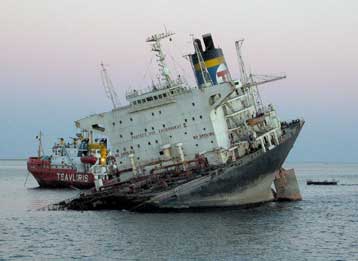 Επετράπη η αποχώρηση των Ελλήνων ναυτικών του Tasman Spirit από το Πακιστάν