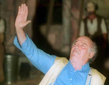 Ο Θανάσης Βέγγος στην εντατική του Ιατρικού Κέντρου για προληπτικούς λόγους