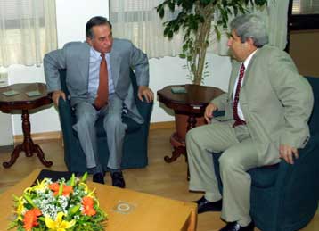 Το ενδεχόμενο αναβολής των δημοψηφισμάτων συζήτησαν Τ.Παπαδόπουλος και Δ.Χριστόφιας