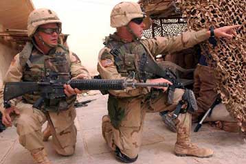 Με το δάχτυλο στη σκανδάλη στα μέτωπα της Νατζάφ και της Φαλούτζα