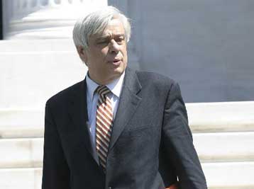 Μονιμοποιήσεις με ίδια κριτήρια για όλους προβλέπει το διάταγμα Παυλόπουλου