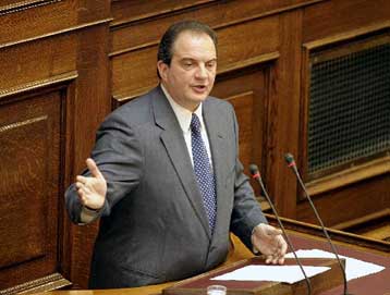 Στο πεδίο της οικονομίας μεταφέρεται η πολιτική αντιπαράθεση