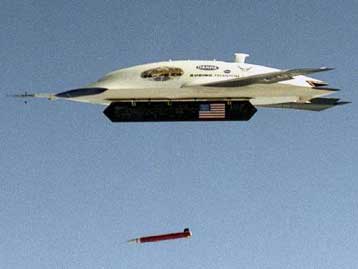 Το πρώτο βομβαρδιστικό ρομπότ πετυχαίνει το στόχο σε δοκιμή στις ΗΠΑ