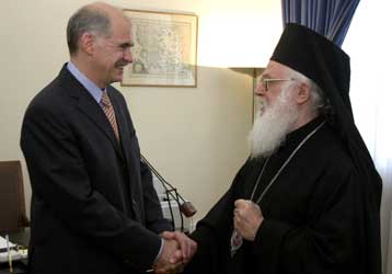 Το έργο του Αρχιεπίσκοπου Αναστάσιου στην Αλβανία εξήρε ο πρόεδρος του ΠΑΣΟΚ