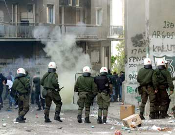 Ποινική δίωξη εις βάρος τεσσάρων ατόμων για τα επεισόδια στο ντέρμπι της Λεωφόρου