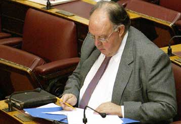 «Διχοτομική» χαρακτηρίζει την επιλογή του «όχι» στο σχέδιο Ανάν ο Θ.Πάγκαλος