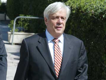 Μονιμοποιούνται όσοι συμβασιούχοι εργάζονταν την 10η Ιουλίου 2002