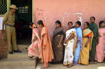 Οκτώ νεκροί στην έναρξη των βουλευτικών εκλογών στην Ινδία