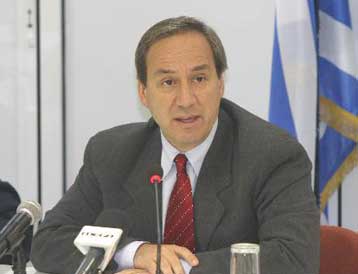 Ανάπτυξη 3,7% και έλλειμμα 3% προβλέπει η κυβέρνηση για το 2004