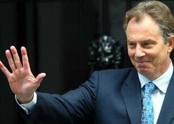 Προς έγκριση από το βρετανικό λαό το Σύνταγμα της ΕΕ, επιβεβαιώνει ο Τόνι Μπλερ