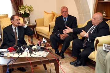 Στο πλευρό του Ντενκτάς με βολές κατά της τουρκικής κυβέρνησης ο Μπουλέντ Ετζεβίτ