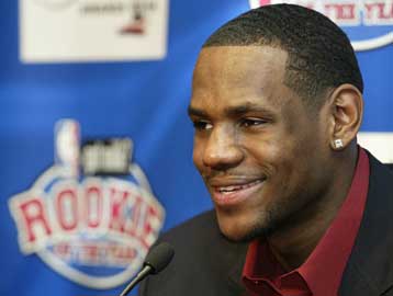 Ο ΛεΜπρον Τζέιμς  του Κλίβελαντ «ρούκι» της κανονικής περιόδου στο ΝΒΑ