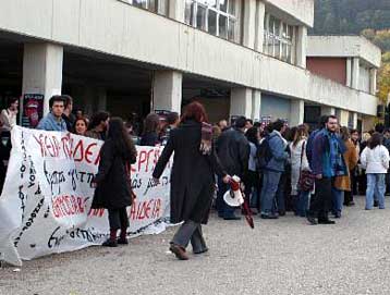 Με «λουκέτο» κινδυνεύουν οκτώ πανεπιστημιακά τμήματα