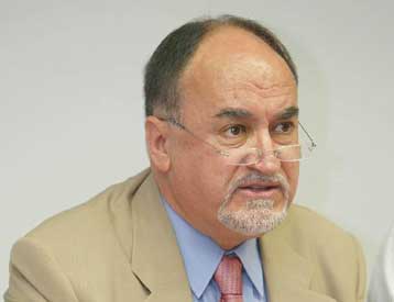 Η κυβέρνηση δεν σχεδιάζει αύξηση των άμεσων ή έμμεσων φόρων, τονίζει ο Αδάμ Ρεγκούζας