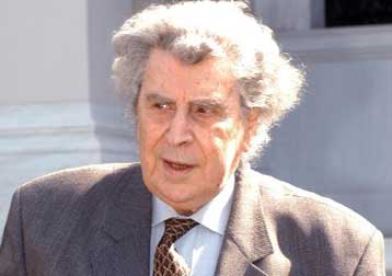 Ενδεχόμενο «όχι» των Ελληνοκυπρίων στο σχέδιο Ανάν χαιρετίζει ο Μίκης Θεοδωράκης