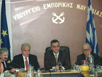 Τη «χρυσή τομή» για την επιβίωση των ελληνικών κρουαζιερόπλοιων αναζητά το ΥΕΝ