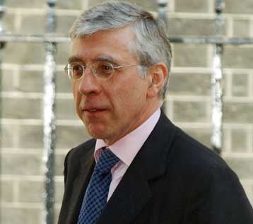 Αμφιβολίες για τη διεξαγωγή δημοψηφίσματος για το Σύνταγμα της ΕΕ από τον Τζ.Στρο