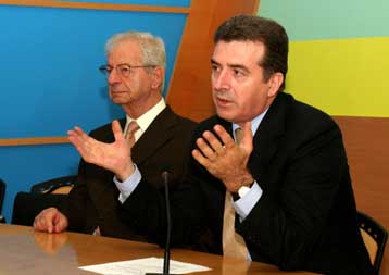 Το ΠΑΣΟΚ δεν θα επιδιώξει τη ρεβάνς στις ευρωεκλογές, διαβεβαιώνει ο Μ.Χρυσοχοΐδης