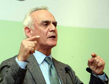 Στη Βουλή μηνυτήρια αναφορά για την κατασκευή τριών υποβρυχίων από την FS/HDW