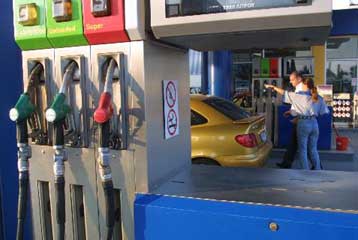 «Σκοπιμότητες» βλέπουν οι βενζινοπώλες στην κυβερνητική στάση έναντι των ανατιμήσεων