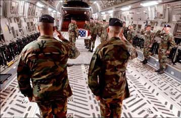 Ενόχληση του Πενταγώνου για τη δημοσιοποίηση φωτογραφιών με σορούς στρατιωτών από το Ιράκ