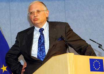 «Βαθιά λυπημένη» από το «όχι» των Ελληνοκυπρίων στο σχέδιο Ανάν η Κομισιόν