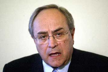 Αμεση ανάληψη διεθνών πρωτοβουλιών ζητά από Αθήνα και Λευκωσία ο Ν.Κωνσταντόπουλος