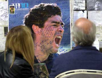 Εκ νέου μηχανική υποστήριξη της αναπνοής του Μαραντόνα