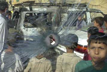 Κλιμάκωση της έντασης στο Ιράκ με δεκάδες νεκρούς – Επιθέσεις σε Βασόρα και Φαλούτζα