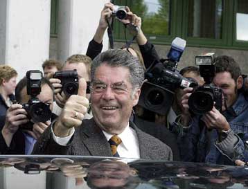 Ο υποψήφιος των Σοσιαλδημοκρατών φαβορί στις προεδρικές εκλογές στην Αυστρία