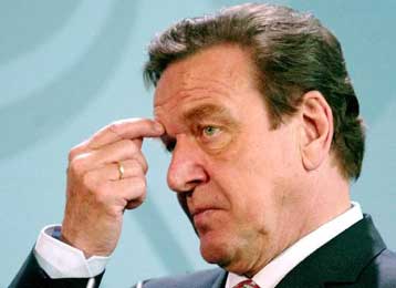 Εφαρμογή του Συντάγματος της ΕΕ δίχως επικύρωση και από τους «25» ζητά ο Σρέντερ