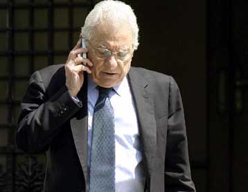 Στο Λουξεμβούργο η πρώτη μάχη της κυβέρνησης, μετά το «όχι» στο σχέδιο Ανάν