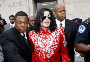 Αντικατάσταση της υπερασπιστικής του ομάδας αποφάσισε ο Μάικλ Τζάκσον