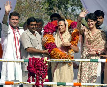 Η πολιτική δυναστεία των Γκάντι στο επίκεντρο της δεύτερης εβδομάδας εκλογών στην Ινδία