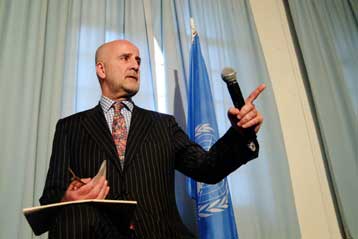 «Παράθυρο» για επαναφορά του σχεδίου Ανάν στο μέλλον άφησε ο Αλβαρο ντε Σότο