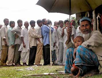 Θάνατοι και τραυματισμοί στον τρίτο γύρο των εκλογών στην Ινδία