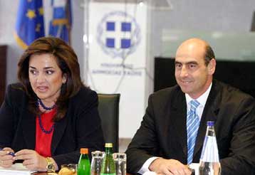 Συντονισμός Δήμου Αθηναίων και κυβέρνησης για την αντιμετώπιση του παραεμπορίου