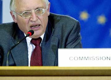«Διαύλους επικοινωνίας» της Κομισιόν με τα κατεχόμενα προανήγγειλε ο Φερχόιγκεν