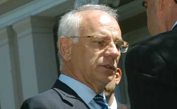 Δέσμευση της κυβέρνησης για επίλυση των προβλημάτων του πολιτικού προσωπικού του ΥΕΘΑ