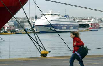 Πλοία για την εξυπηρέτηση της άγονης γραμμής ζητά το υπουργείο Εμπορικής Ναυτιλίας