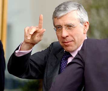 Υποβαθμίζει το Φόρεϊν Όφις τα πυρά Βρετανών διπλωματών για την πολιτική στη Μ.Ανατολή